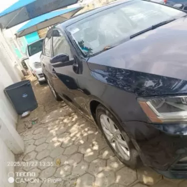VOLKSWAGEN polo sedadan trend  ba ess