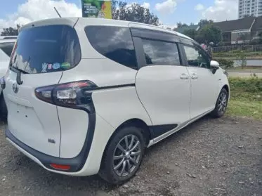 Toyota Sienta Hybrid