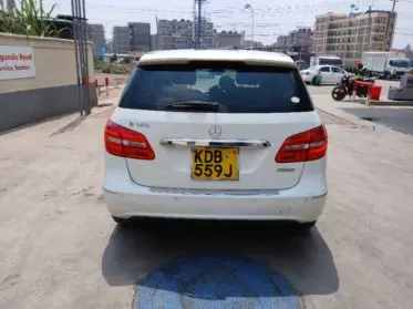 Mercedes-Benz B 170