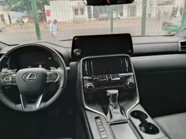 Lexus LX 600