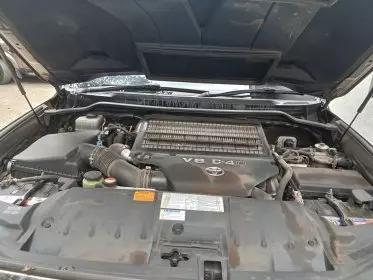 Toyota Land Cruiser V8