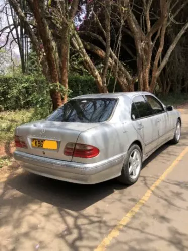 Mercedes-Benz E 240