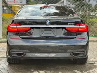 BMW 740