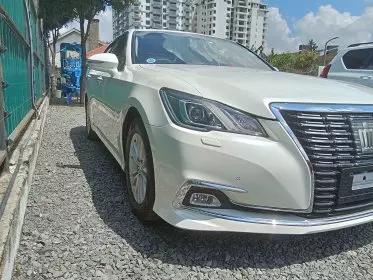 Toyota Crown Royal saloon