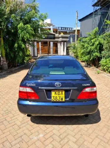 Toyota Crown Royal saloon 