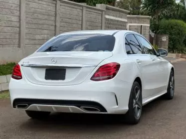 Mercedes-Benz C200