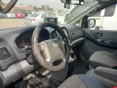 Hyundai H-1 Starex