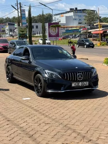 Mercedes-Benz C200