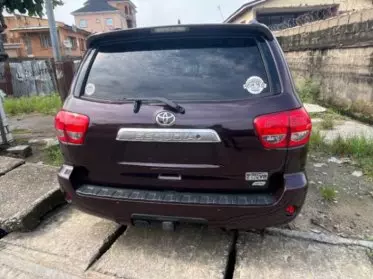 Toyota Sequoia