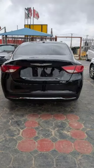 Chrysler 200