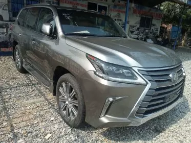 Lexus 570
