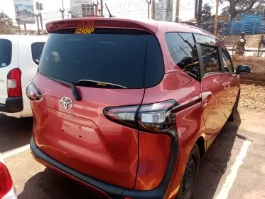 Toyota Sienta