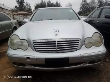 Mercedes-Benz C 230