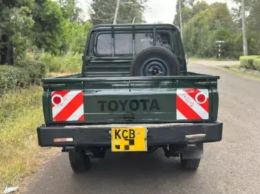 Toyota Land Cruiser 79 Single Cabin