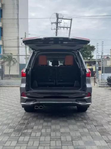Lexus LX 570