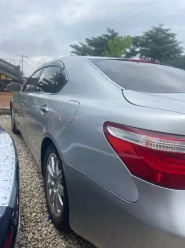 Lexus LS 460