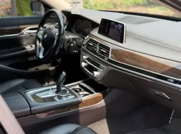 BMW 740