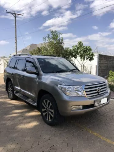 Toyota Landcruiser  V8