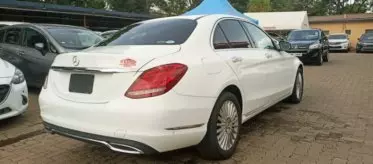 Mercedes-Benz C200