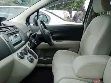 Toyota Passo Sette