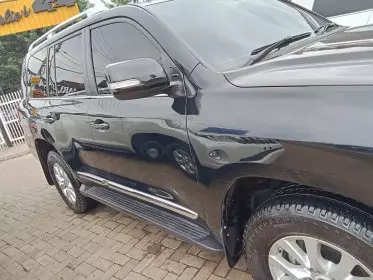 Toyota Land Cruiser V8