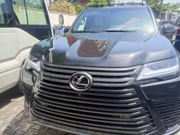 Lexus LX 600