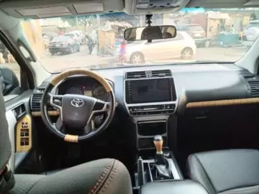 Toyota  Land Cruiser VXR V8