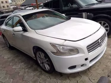 Nissan Maxima