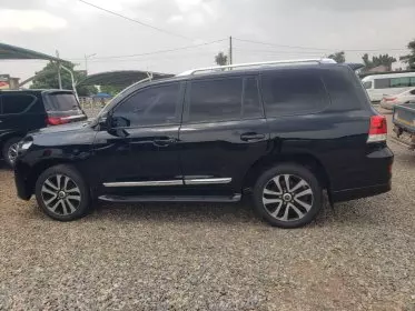 Toyota  Land Cruiser VXR V8