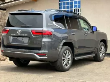 Toyota Landcruiser 300