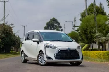 Toyota Sienta Hybrid