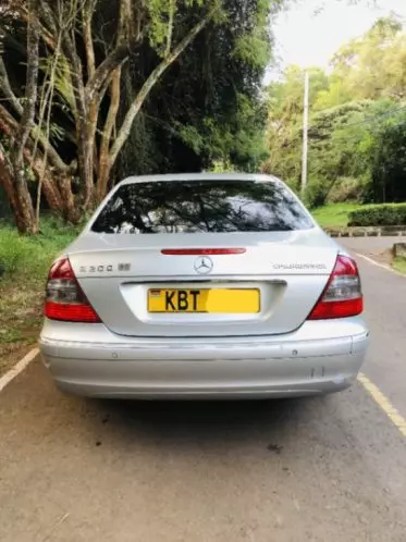 Mercedes-Benz E200