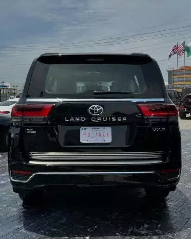 Toyota  Land Cruiser VXR V8