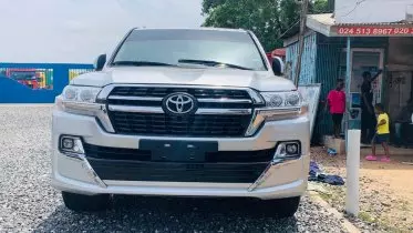 Toyota  Land Cruiser VXR V8