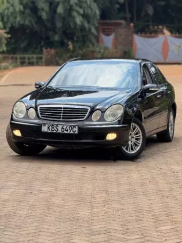 Mercedes-Benz E200