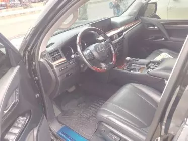 Lexus LX 570