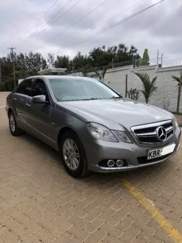 Mercedes-Benz E200