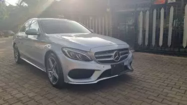 Mercedes-Benz C220