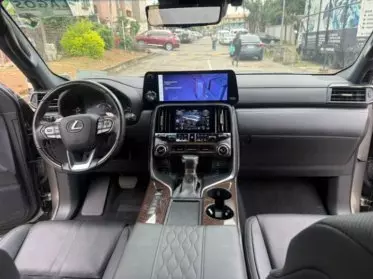 Lexus LX 600
