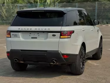 Land Rover RANGE ROVER SPORT HST 