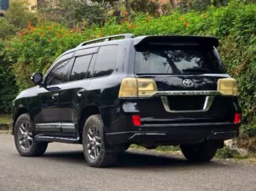 Toyota Landcruiser  V8