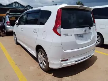 Toyota Passo Sette