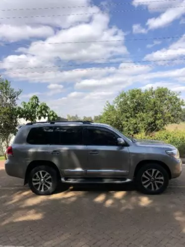 Toyota Landcruiser  V8