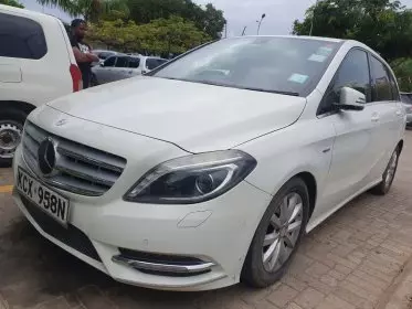 Mercedes-Benz B 180