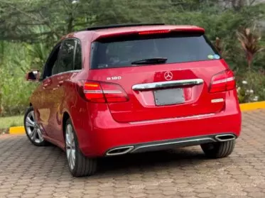 Mercedes-Benz B 180