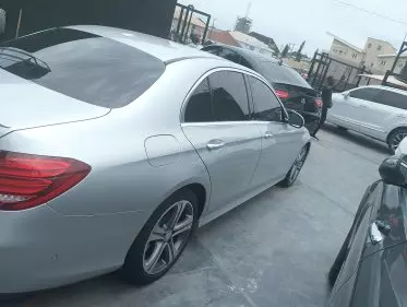 Mercedes-Benz E 300