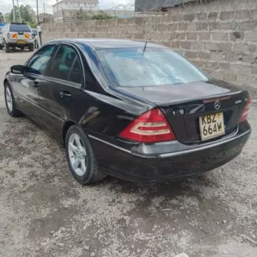 Mercedes-Benz C 180