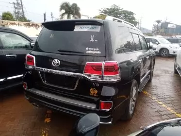 Toyota Landcruiser  V8