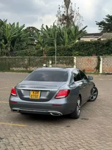 Mercedes-Benz E 200
