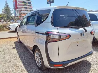 Toyota Sienta Hybrid
